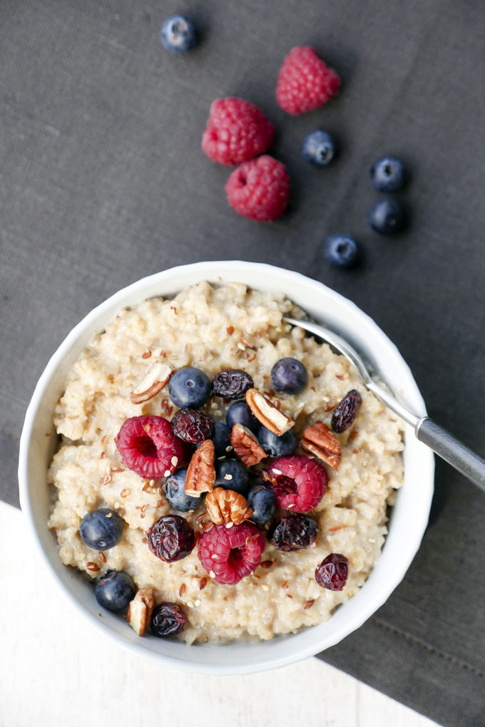 Fast and wholesome vanilla porridge with only 4 ingredients 
