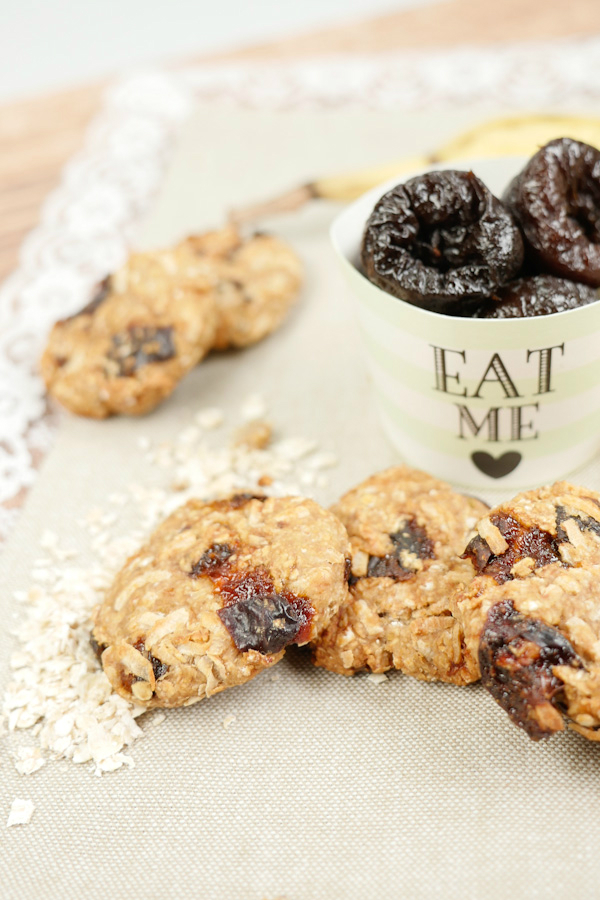Healthy oatmeal biscuits with banana