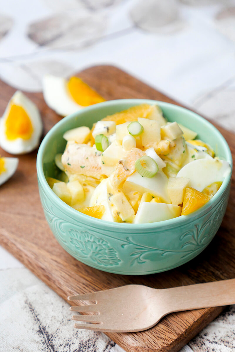  Fruity egg salad with oranges, apples and curry - a tasty brunch recipe 