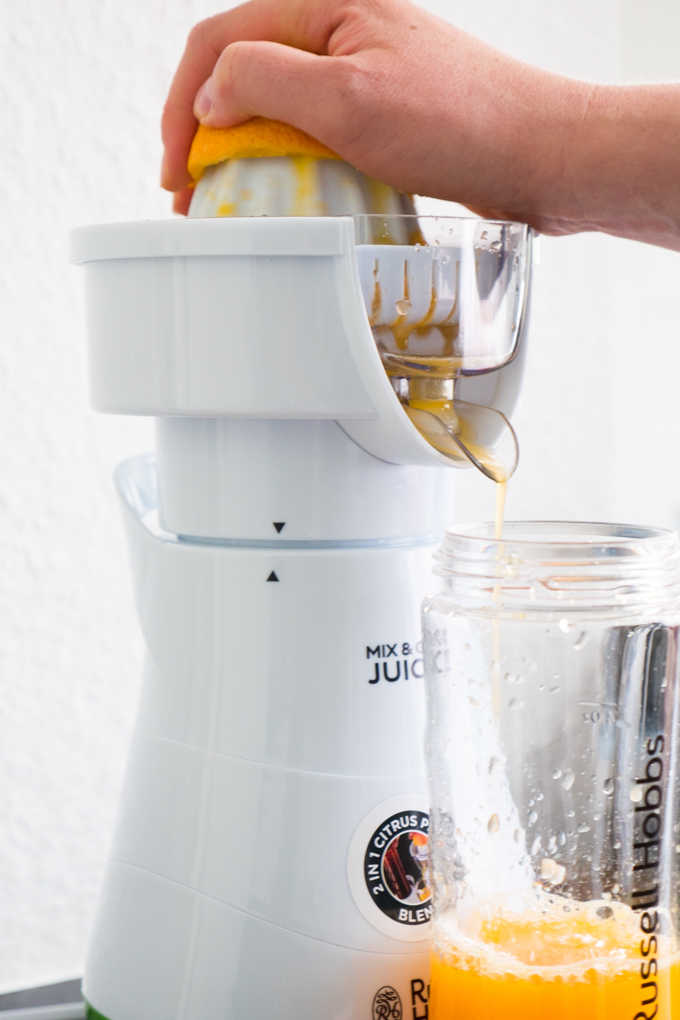  Citrus press and smoothie maker in one device 