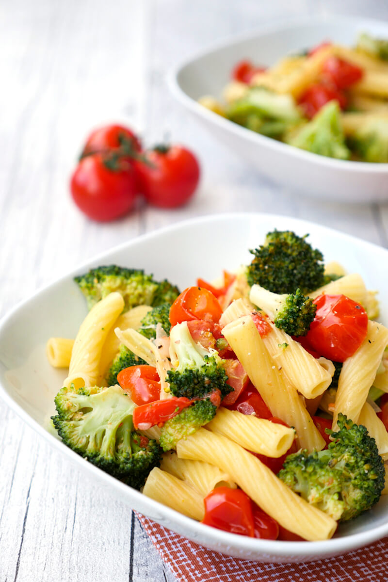  Fast One Pot Pasta with Broccoli and Tomatoes 